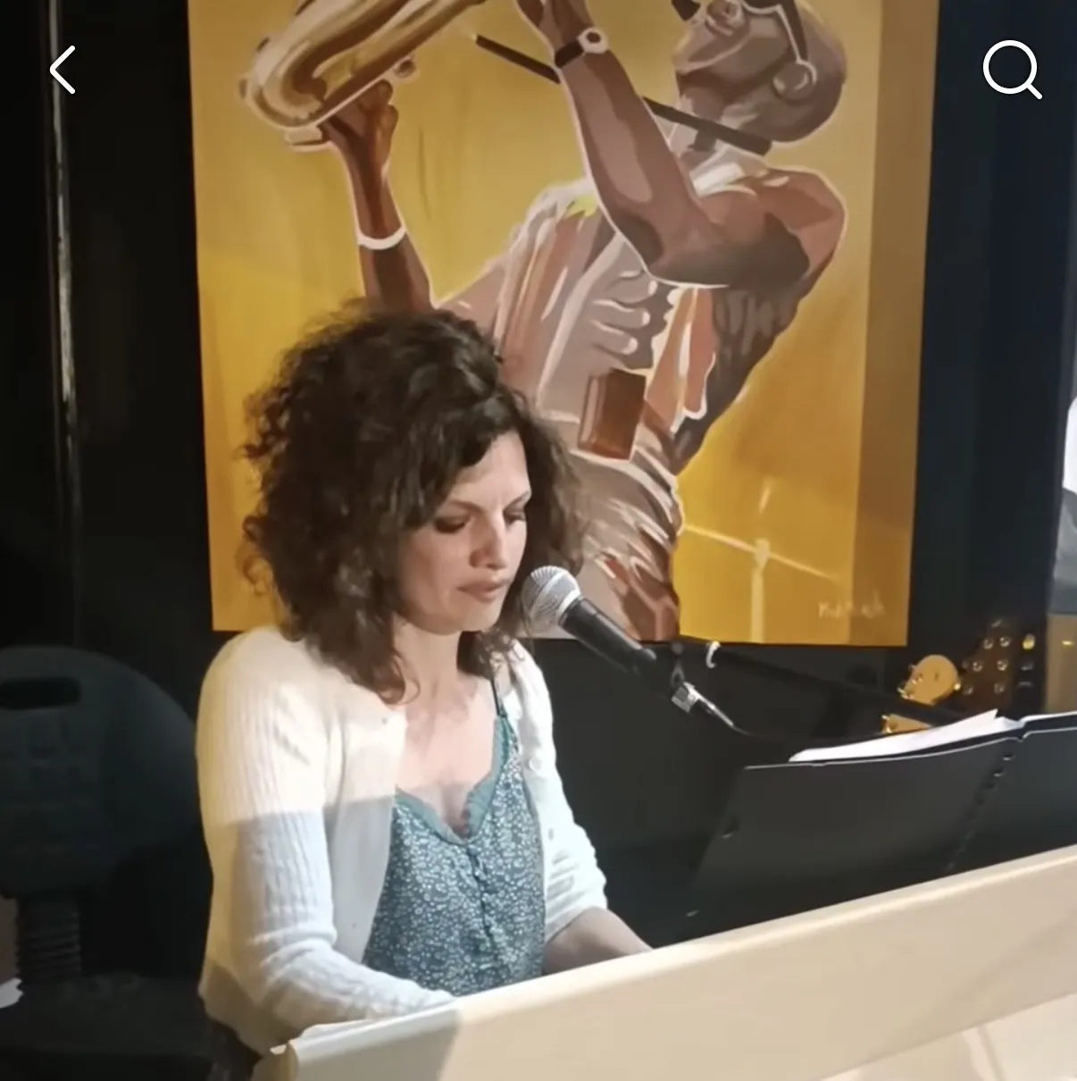 Nadège Mayer au piano lors d'un concert